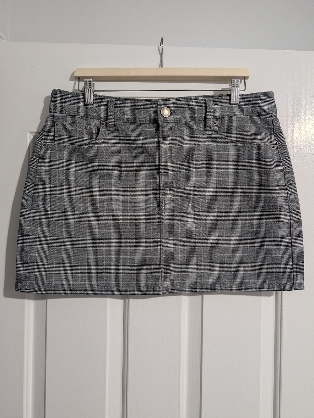 American Eagle Gray Plaid Mini Skirt